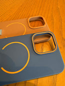 Case iPhone com Alça Retrátil e Carregamento MagSafe