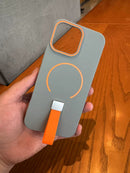 Case iPhone com Alça Retrátil e Carregamento MagSafe