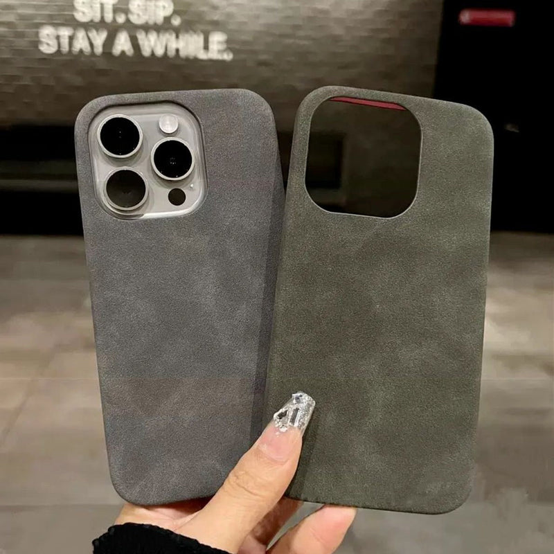 Case iPhone em camurça e design minimalista
