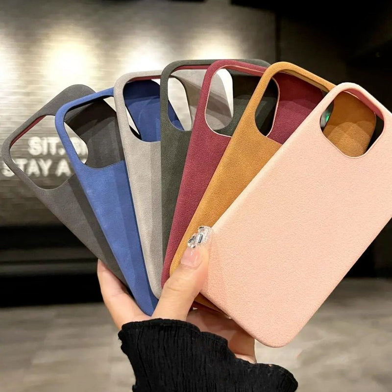 Case iPhone em camurça e design minimalista
