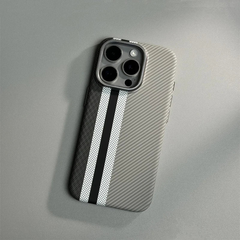 Case iPhone em Fibra de carbono com carregamento Magsafe