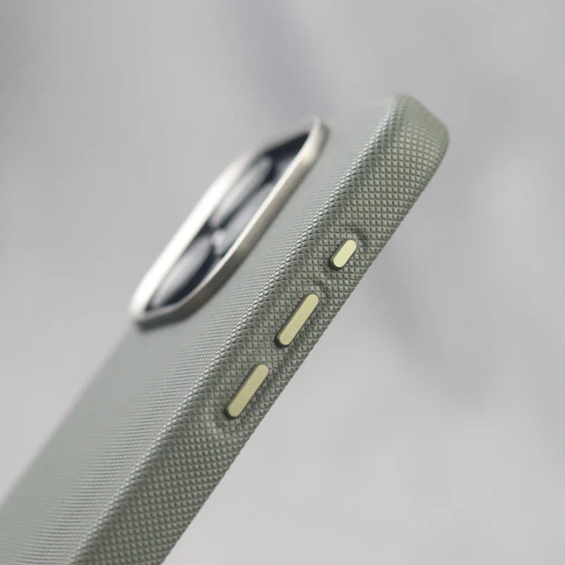 Case iPhone de Couro em Alto Relevo e Carregamento MagSafe