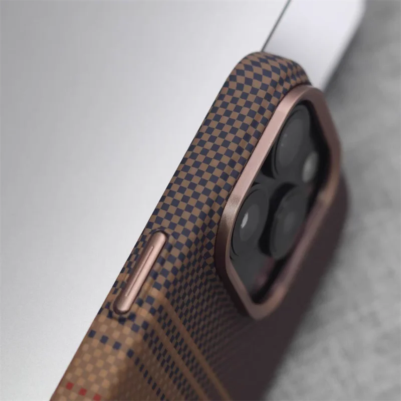 Case de Fibra de Carbono para iPhone Degradê com MagSafe