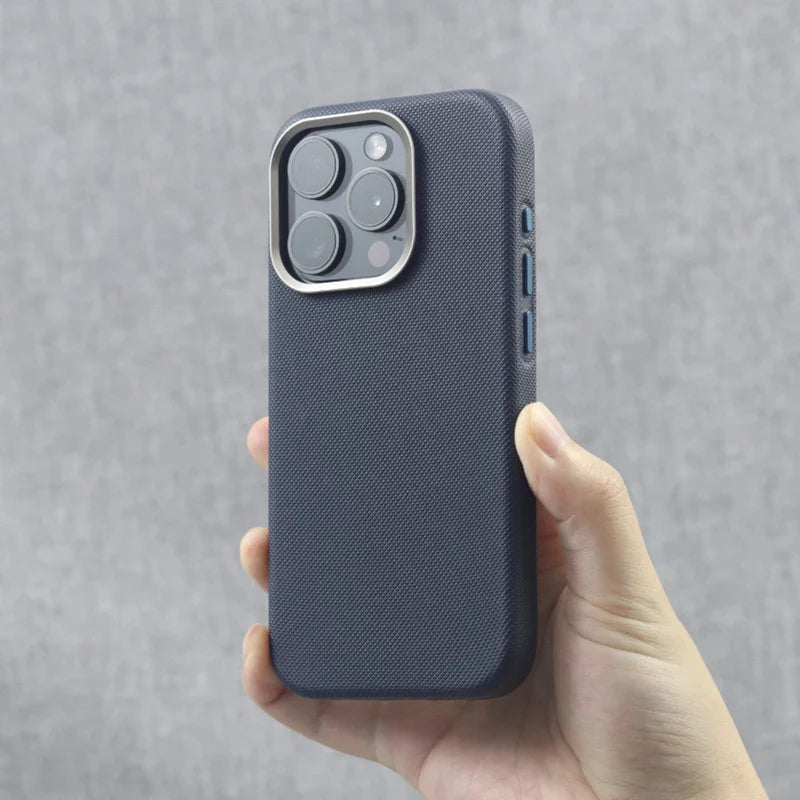 Case iPhone de Couro em Alto Relevo e Carregamento MagSafe