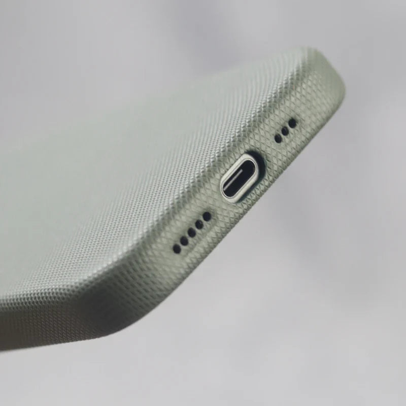 Case iPhone de Couro em Alto Relevo e Carregamento MagSafe