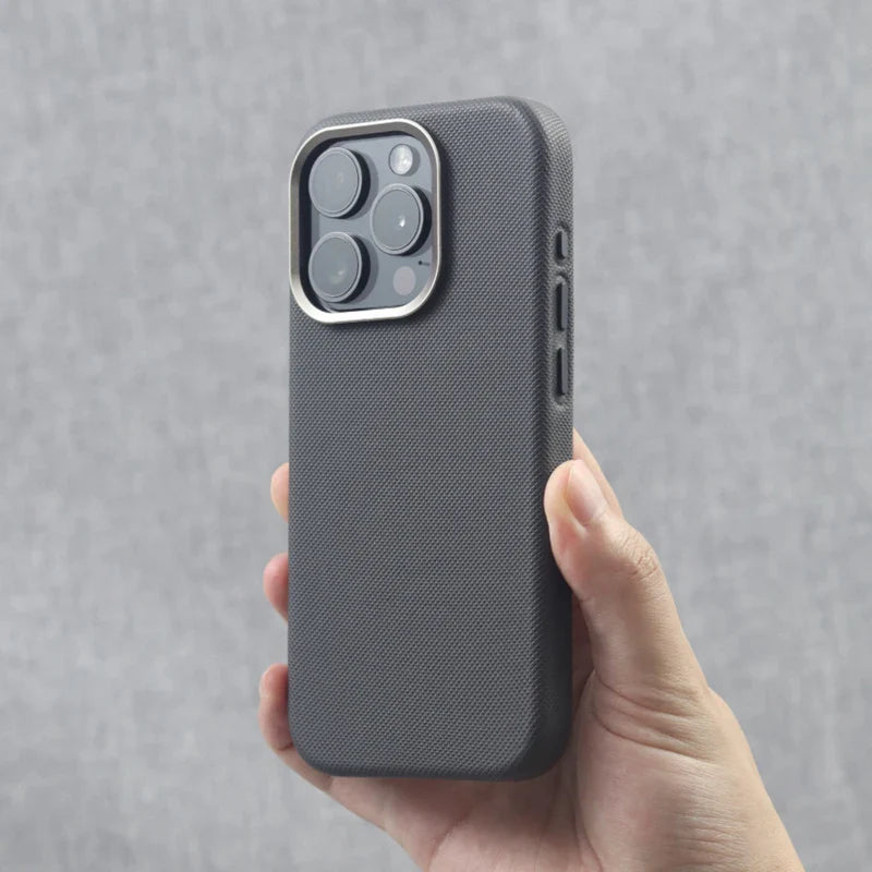 Case iPhone de Couro em Alto Relevo e Carregamento MagSafe