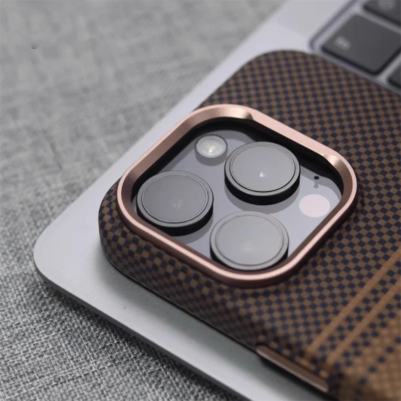 Case de Fibra de Carbono para iPhone Degradê com MagSafe