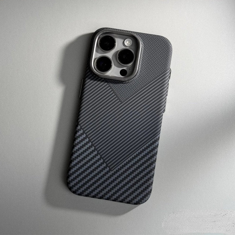 Case iPhone em fibra de carbono e carregamento MagSafe