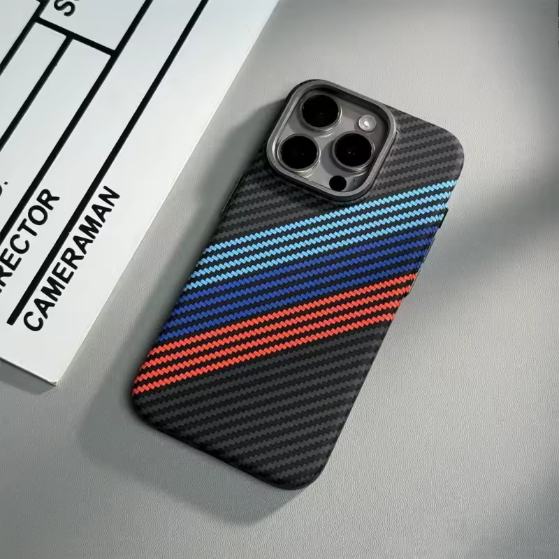 Case iPhone em Fibra de carbono com carregamento Magsafe