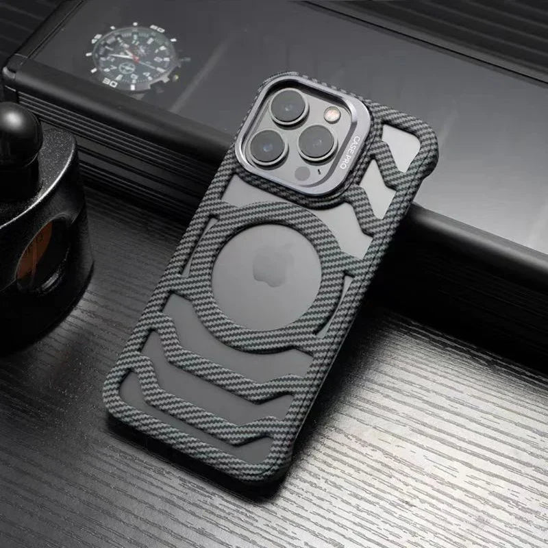 Case iPhone em carbono com dissipação de calor e MagSafe