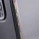 Case iPhone em Couro com acabamento em Metal Reforçado