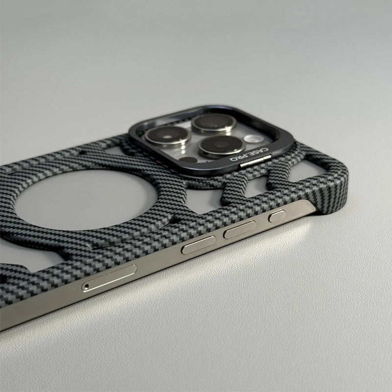 Case iPhone Slim Carbon e carregamento MagSafe