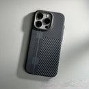 Case iPhone em fibra de carbono e carregamento MagSafe