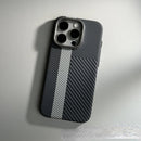 Case iPhone em fibra de carbono e carregamento MagSafe