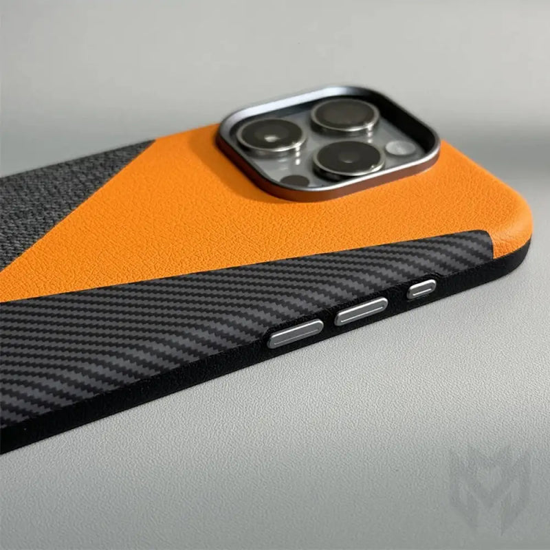 Case iPhone em Couro e Carbono com Proteção Anti-impacto