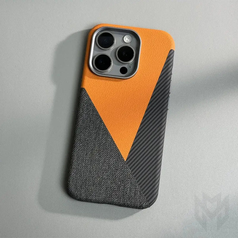 Case iPhone em Couro e Carbono com Proteção Anti-impacto