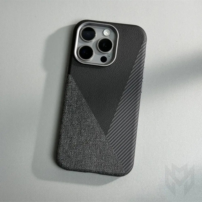 Case iPhone em Couro e Carbono com Proteção Anti-impacto